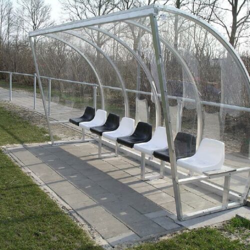 Dugout voetbal model 150 70 Onze dugouts zijn volledig gelast en eenvoudig zelf te plaatsen, maar vanzelfsprekend kunnen wij ook de plaatsing van uw dug-outs voor u verzorgen.